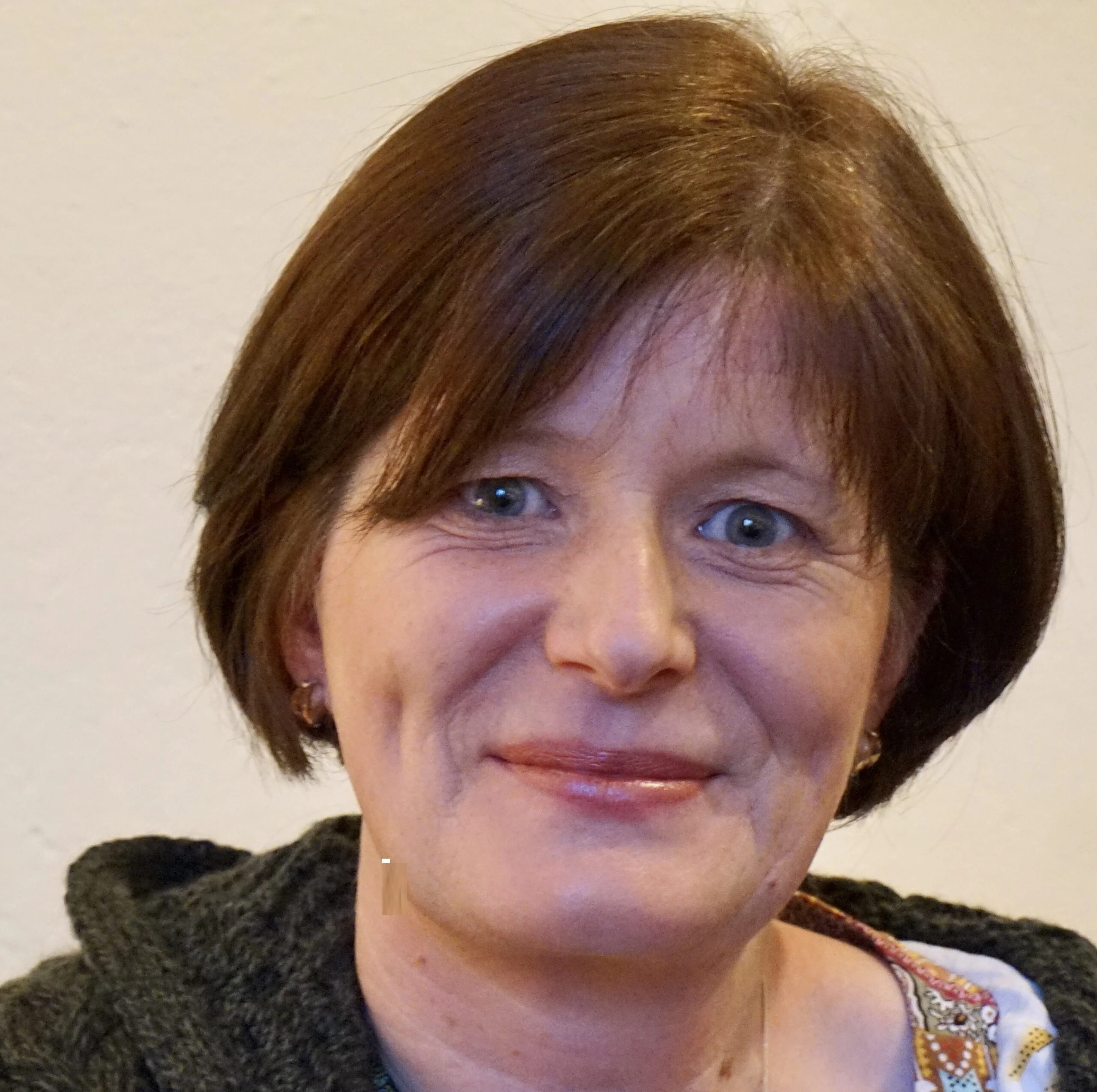Portrait of celebrant, Bríd O’Donoghue. Woman with short brown hair and blue eyes.